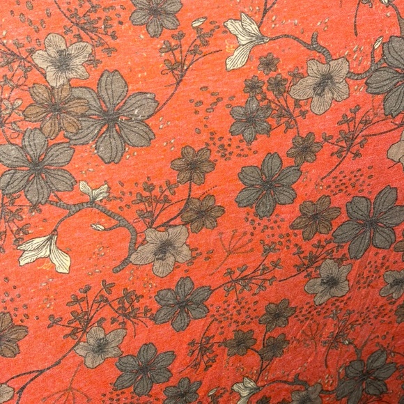 Lularoe Classic at top size large - Picture 3 of 4